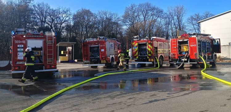Pożar w zakładzie produkcyjnym w Czudcu 1 - Polskie Radio Rzeszów Pożar w zakładzie produkcyjnym w Czudcu