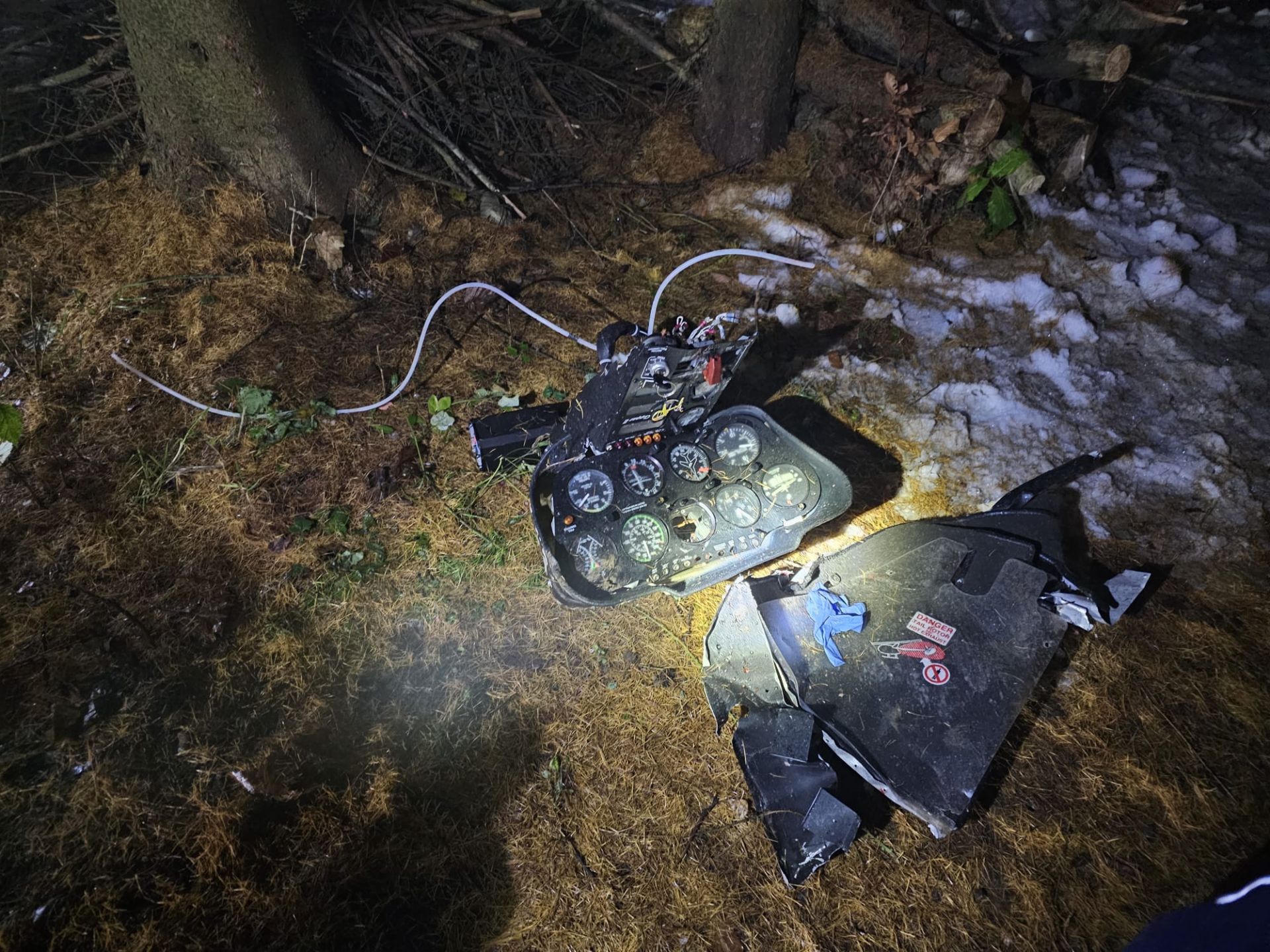 Pierwsze ustalenia prokuratury w sprawie katastrofy śmigłowca w Cierpiszu. Helikopter zahaczył o drzewa