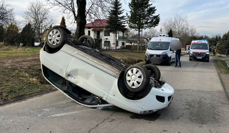 Groźne dachowanie w Sądkowej. Seniorka przetransportowana śmigłowcem LPR 1 - Polskie Radio Rzeszów Groźne dachowanie w Sądkowej. Seniorka przetransportowana śmigłowcem LPR