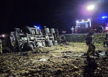 [ZDJĘCIA] Śmiertelny wypadek w&nbsp;Zarszynie. Nie&nbsp;żyje kierowca ciężarówki