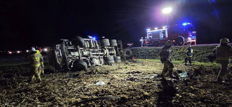[ZDJĘCIA] Śmiertelny wypadek w&nbsp;Zarszynie. Nie&nbsp;żyje kierowca ciężarówki