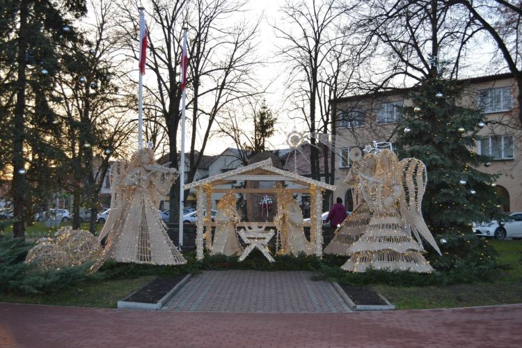 Wiklinowa szopka bożonarodzeniowa w&nbsp;centrum Rudnika nad&nbsp;Sanem