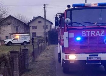 [ZDJĘCIA] Pożar domu w&nbsp;Żurawicy. Nie&nbsp;żyje jedna osoba