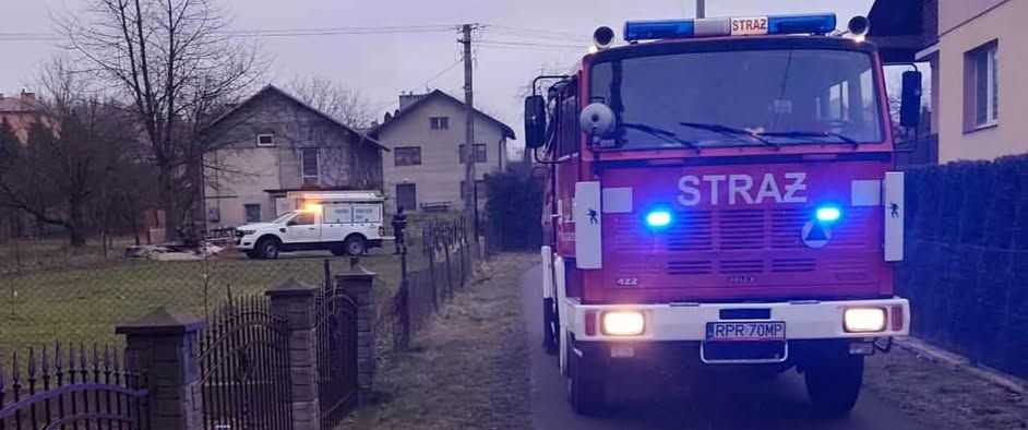 [ZDJĘCIA] Pożar domu w&nbsp;Żurawicy. Nie&nbsp;żyje jedna osoba