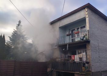 [ZDJĘCIA] Pożar domu wielorodzinnego w&nbsp;Przeworsku. Jedna osoba trafiła do&nbsp;szpitala