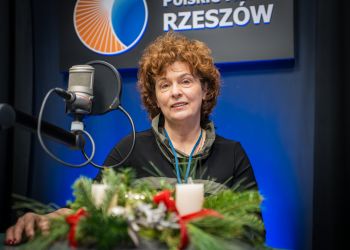 Jak przystroić świąteczny stół? Jakie aranżacje i&nbsp;kolory są&nbsp;modne w&nbsp;tym roku?