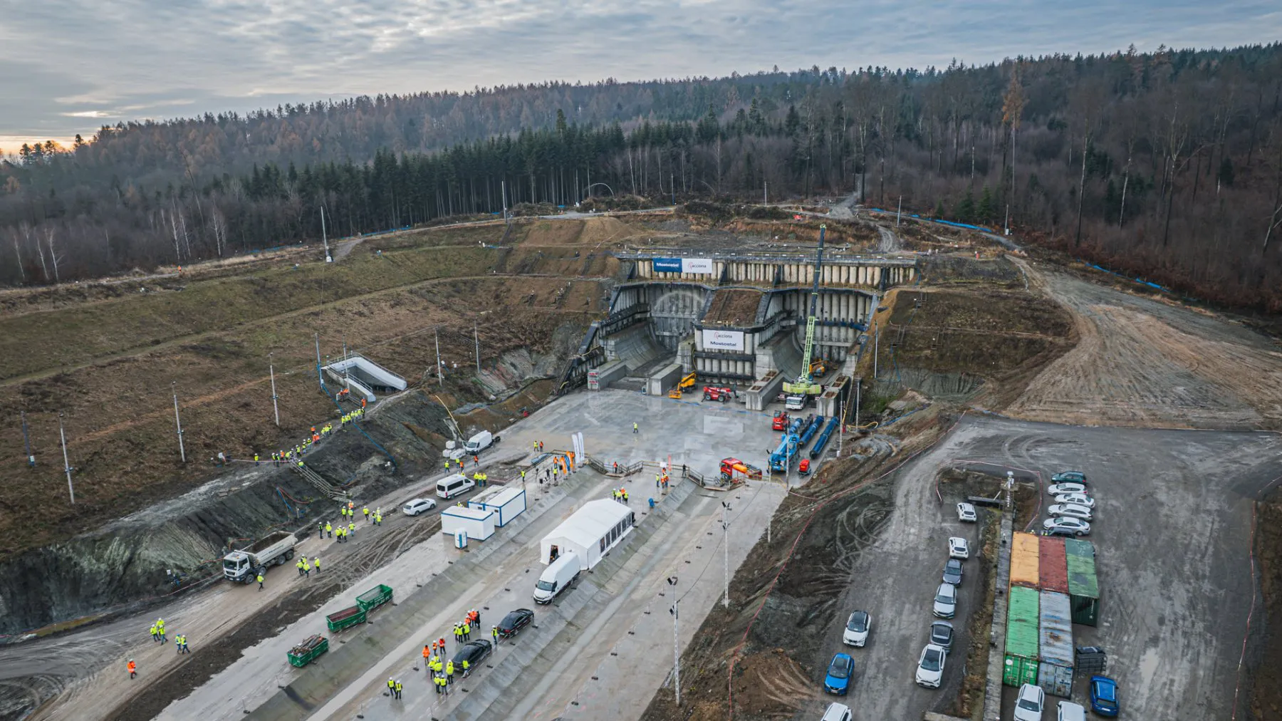 Tunel na S19 w Babicy coraz bliżej. Zakończono montaż betonowej obudowy po historycznym drążeniu 7 - Polskie Radio Rzeszów Tunel na S19 w Babicy coraz bliżej. Zakończono montaż betonowej obudowy po historycznym drążeniu