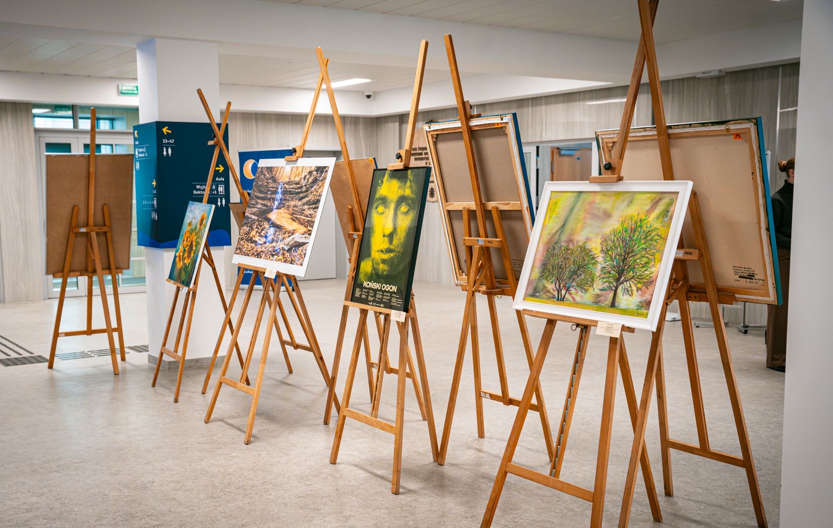 Wystawa Kapela Serc w UR. Charytatywna aukcja na rzecz Fundacji Podkarpackie Hospicjum dla Dzieci [ZDJĘCIA]