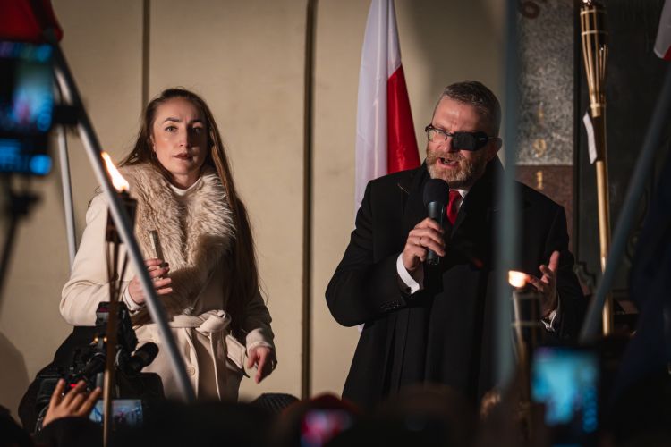 [ZDJĘCIA] Grzegorz Braun spotkał się z sympatykami na 3 Maja