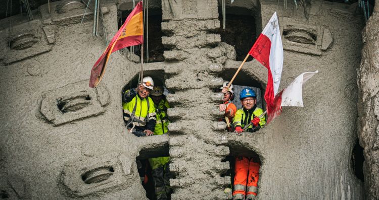 [ZDJĘCIA, VIDEO] Pierwsza nitka tunelu w Babicy gotowa. Karpatka przebiła się przez wzgórze