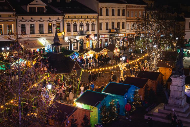 [ZDJĘCIA] Świąteczne Miasteczko ruszyło na Rynku w Rzeszowie