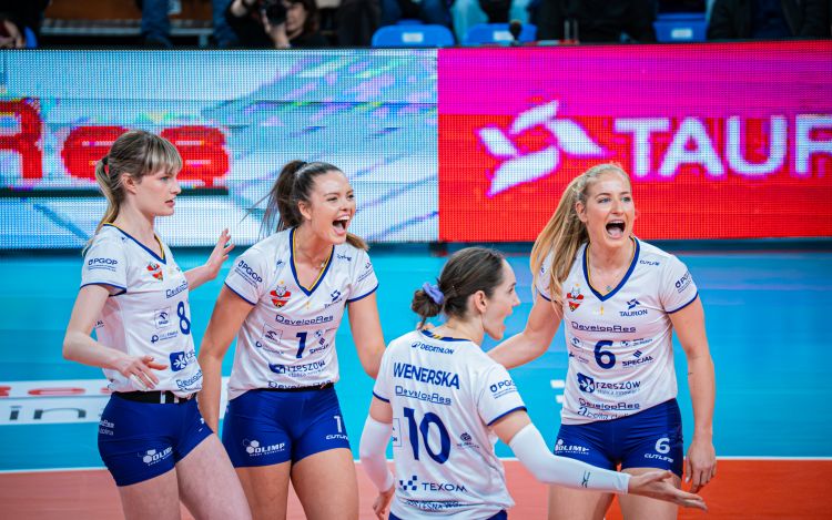 [ZDJĘCIA] KS DevelopRes Rzeszów wygrywa derby Podkarpacia. Pewne 3:0 ze Stalą Mielec