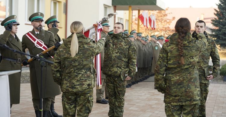[ZDJĘCIA] Nowi funkcjonariusze Straży Granicznej w&nbsp;Przemyślu. 49 osób złożyło ślubowanie