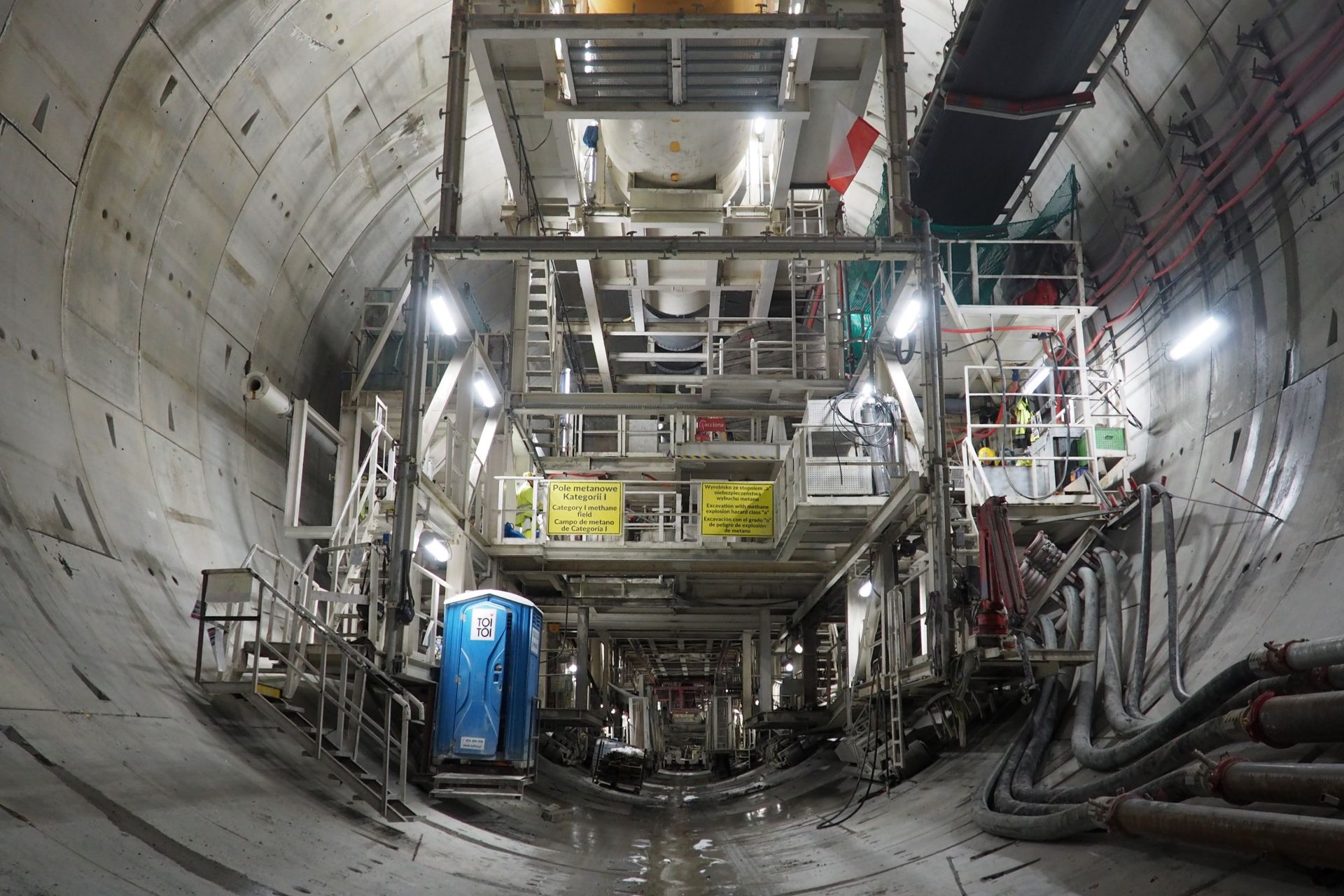 Mamy film z drążonego tunelu w Babicy. Jeszcze tylko 50 metrów i Karpatka przebije wzgórze