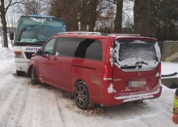 [ZDJĘCIA] Zdarzenie busa z&nbsp;autobusem we&nbsp;Wzdowie w&nbsp;powiecie brzozowskim