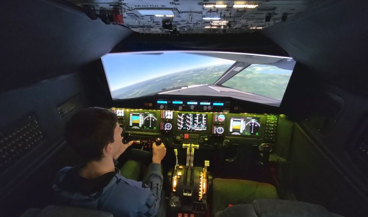 Młodzież z&nbsp;Rzeszowa zbudowała symulatory lotu