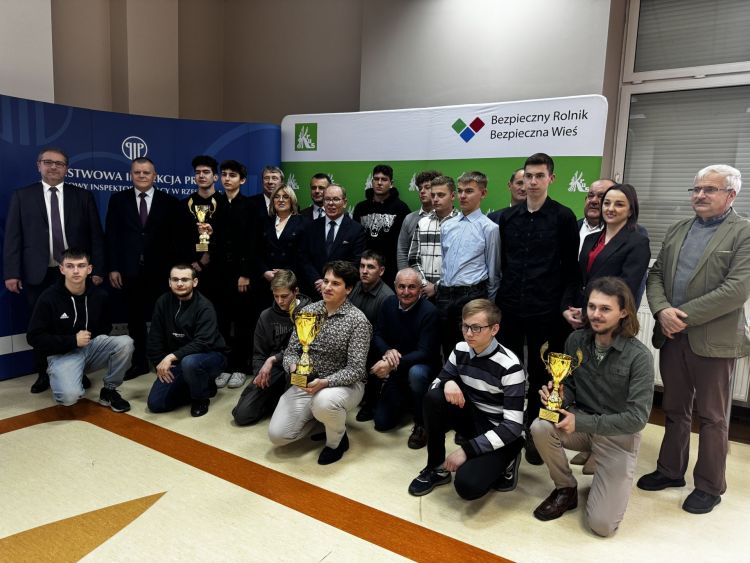 Uczniowie ze szkół rolniczych zmierzyli się z wiedzą o bezpiecznej pracy w gospodarstwie rolnym [ZDJĘCIA]