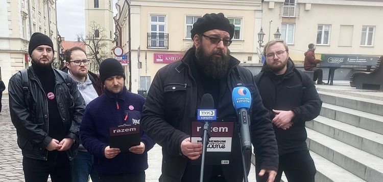 Partia Razem przeciw cięciom w opiece długoterminowej. Interwencja w podkarpackim NFZ