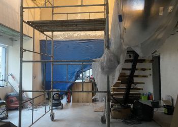 [ZDJĘCIA] Dwa tygodnie po&nbsp;pożarze. Rodzina Barszczowskich porządkuje zniszczony dom