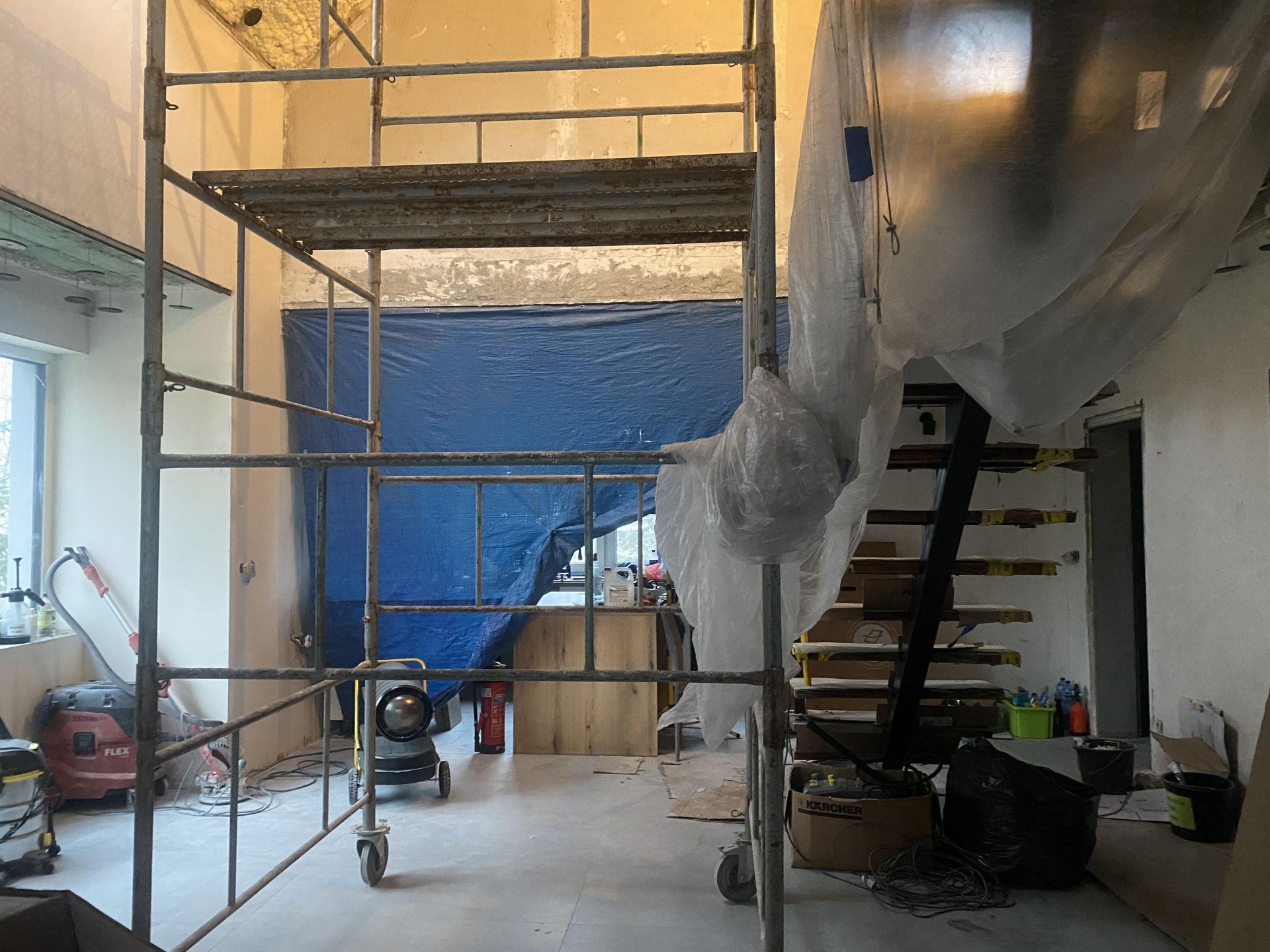 [ZDJĘCIA] Dwa tygodnie po&nbsp;pożarze. Rodzina Barszczowskich porządkuje zniszczony dom