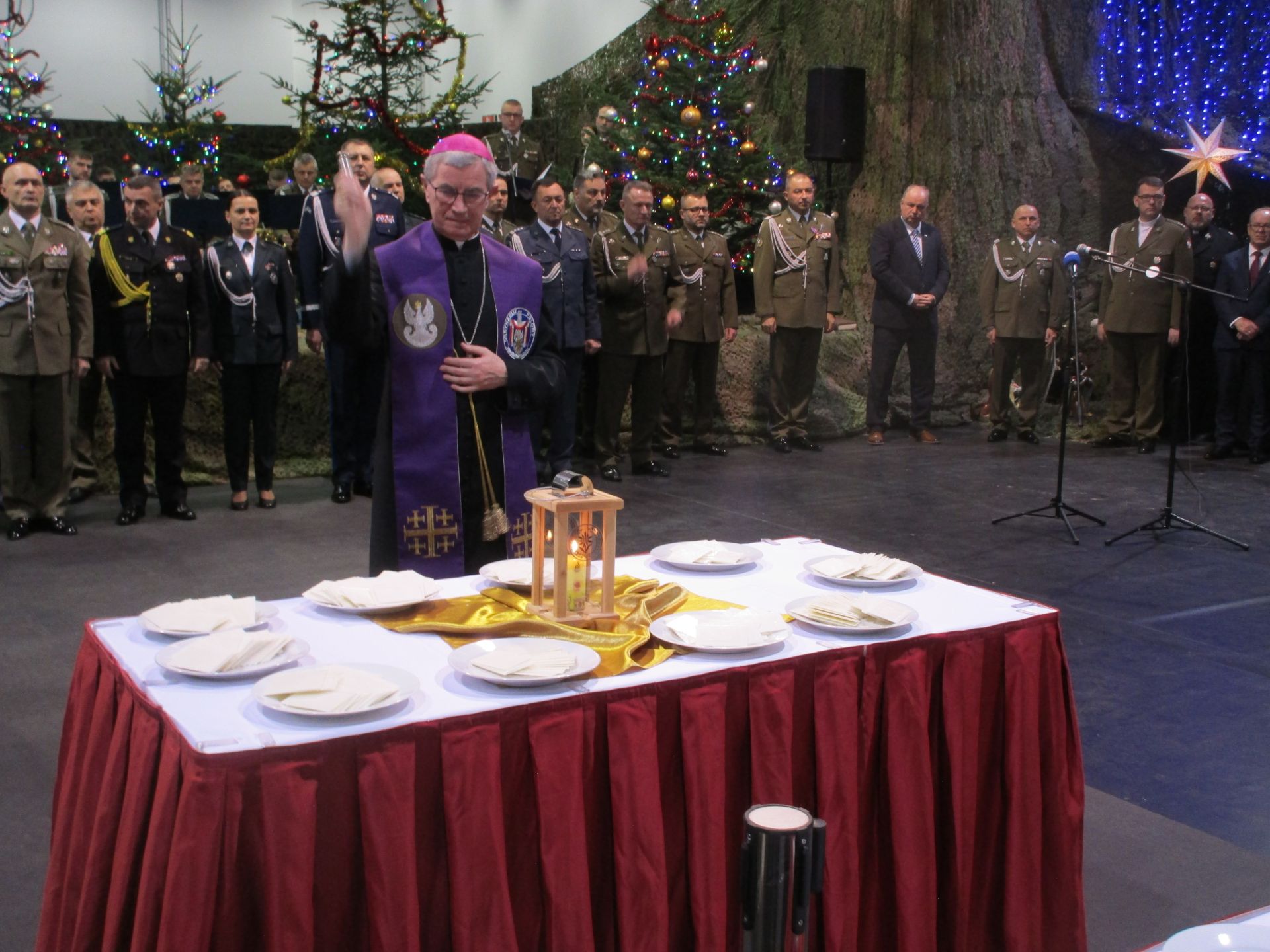 Służby mundurowe Podkarpacia spotkały się na wspólnej Wigilii w Rzeszowie - Polskie Radio Rzeszów