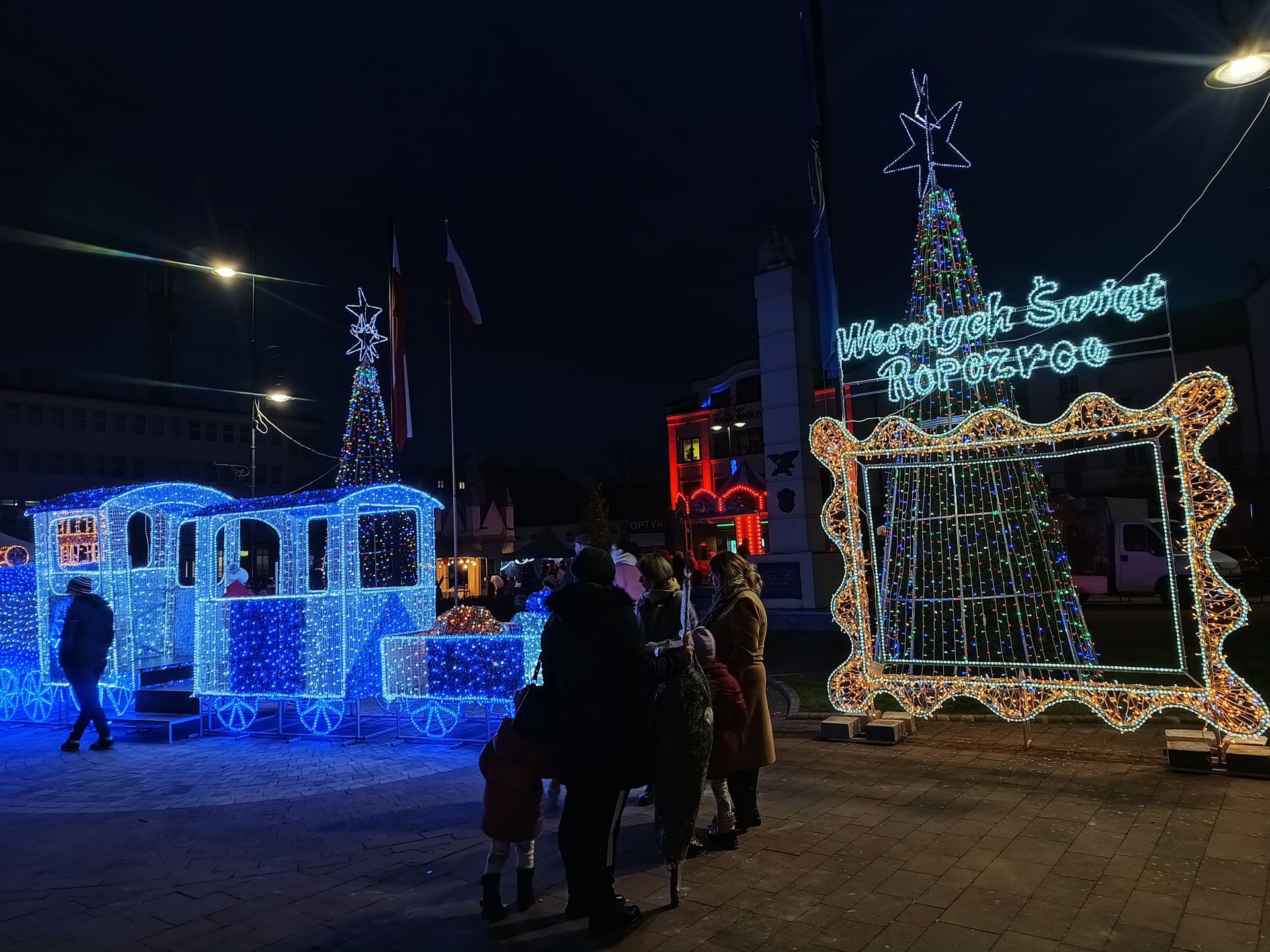 [ZDJĘCIA] Jarmark Mikołajkowy w Ropczycach. Herbata, niespodzianki i atrakcje dla najmłodszych