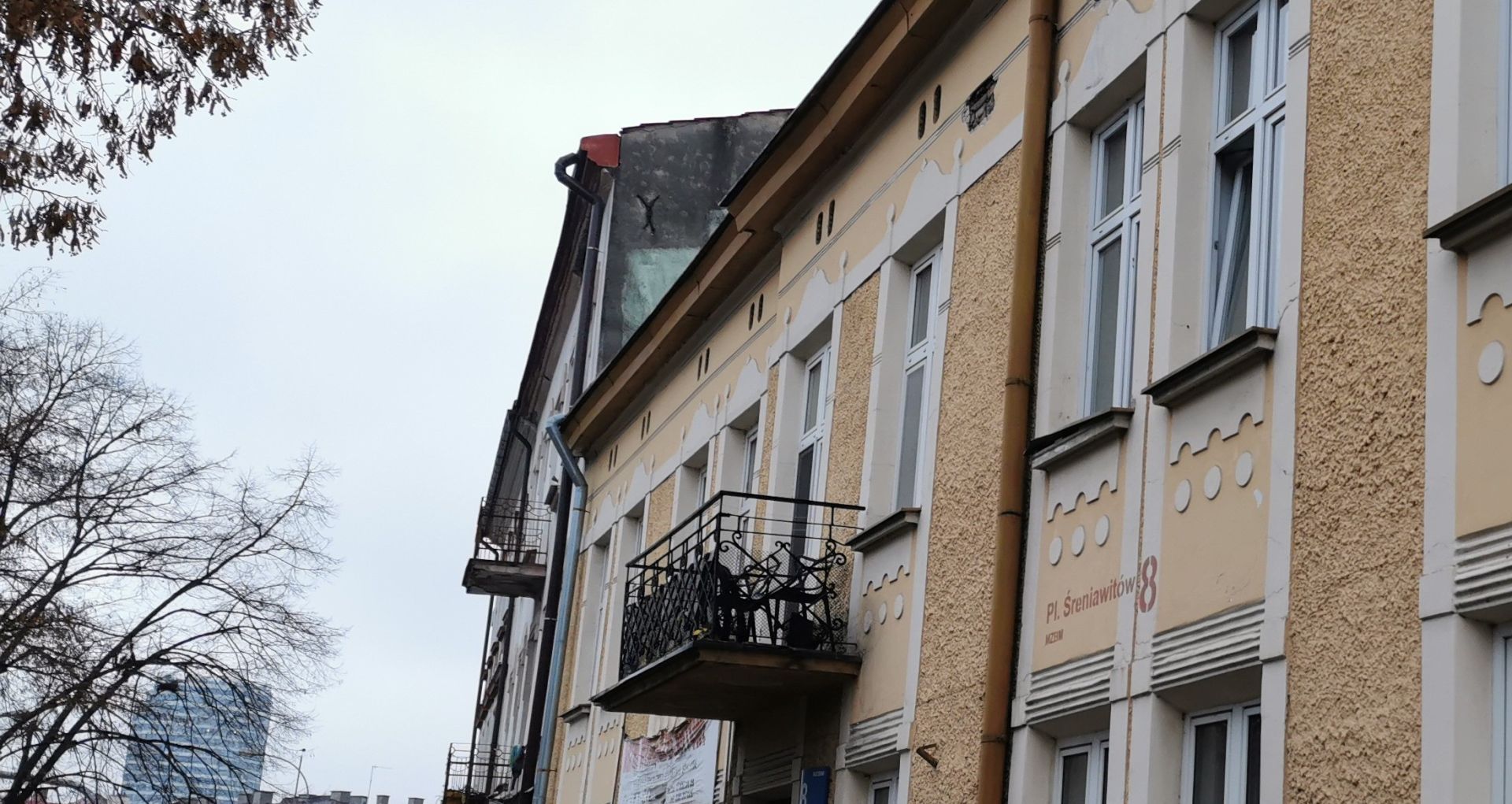 Pożar w kamienicy przy Śreniawitów w Rzeszowie. Ewakuacja mieszkańców, dwie osoby w szpitalu