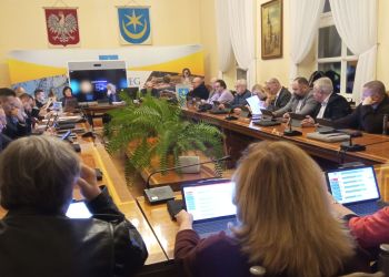 Tarnobrzeg zaskarża decyzję RIO. Spór o&nbsp;podatek od&nbsp;nieruchomości dla dużych sklepów trafi do&nbsp;sądu