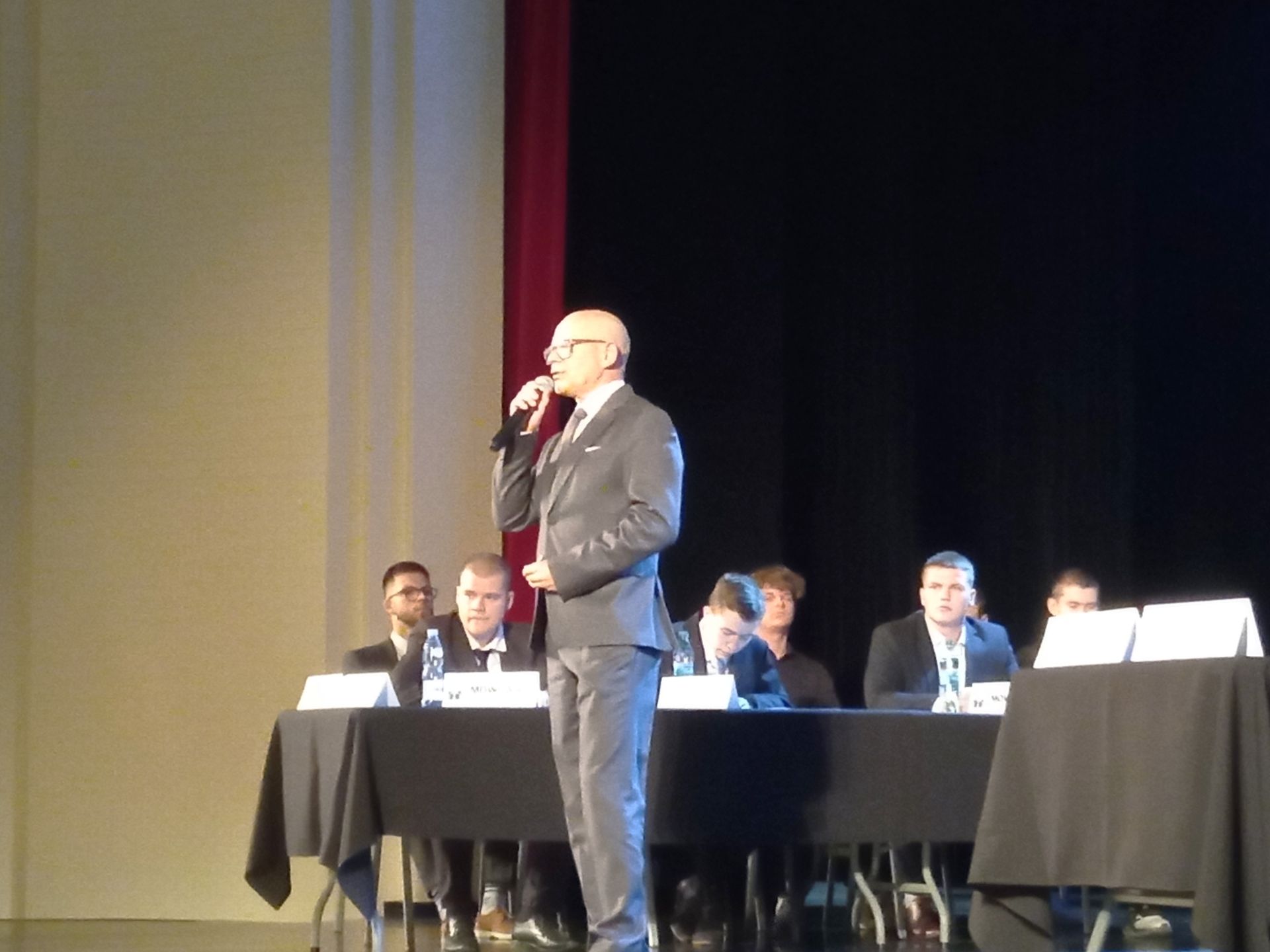 Czy młodzież staje się coraz mniej tolerancyjna? Uczniowie z Niska i Stalowej Woli debatowali w formule oksfordzkiej - Polskie Radio Rzeszów