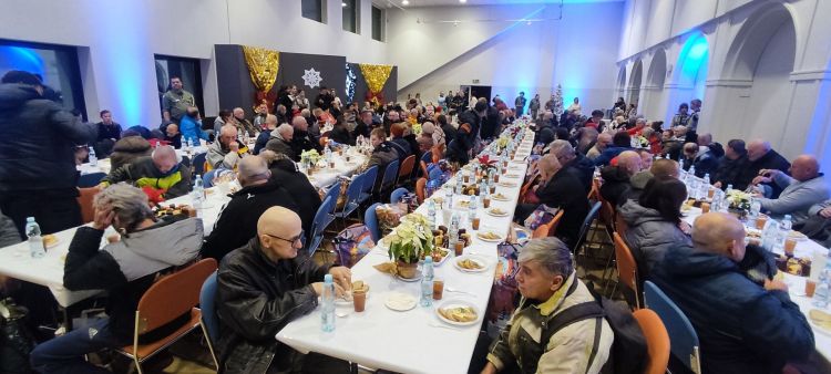 Wigilia dla potrzebujących w&nbsp;Mielcu. Spotkanie z&nbsp;mieszkańcami przy świątecznym stole
