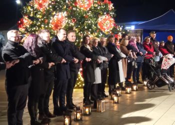 Przekazanie „Betlejemskiego Światła Pokoju” w&nbsp;Stalowej Woli [ZDJĘCIA]