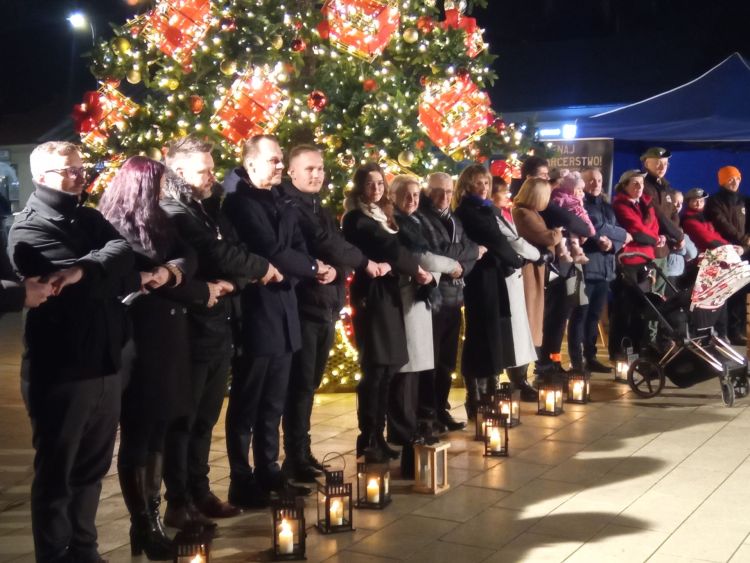 Przekazanie „Betlejemskiego Światła Pokoju” w&nbsp;Stalowej Woli [ZDJĘCIA]