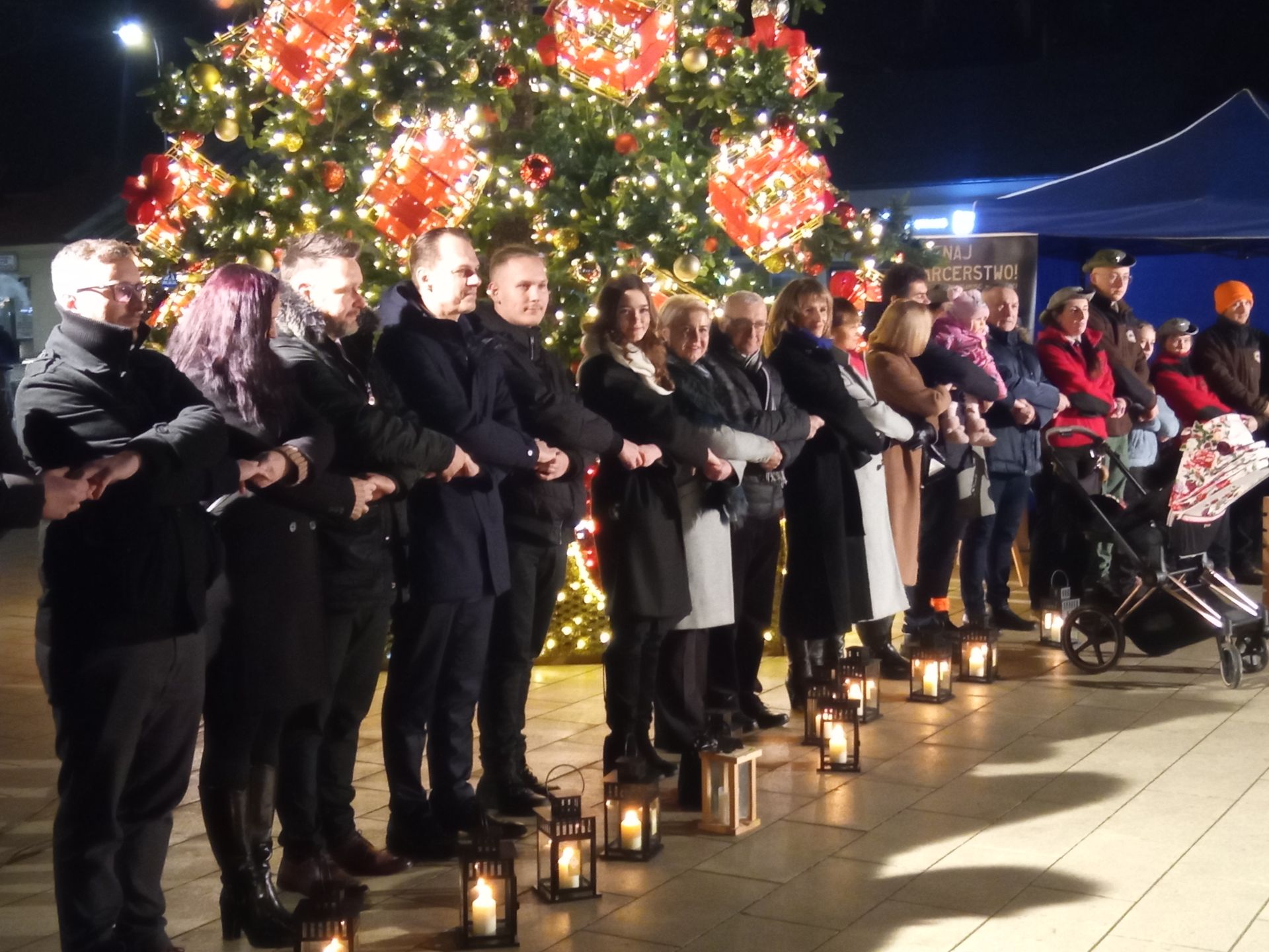Przekazanie „Betlejemskiego Światła Pokoju” w&nbsp;Stalowej Woli [ZDJĘCIA]
