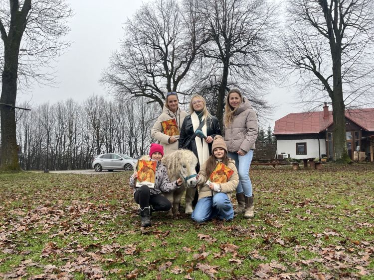 Od&nbsp;stajni po&nbsp;Hobby Horse. Jeździecka pasja młodych amazonek