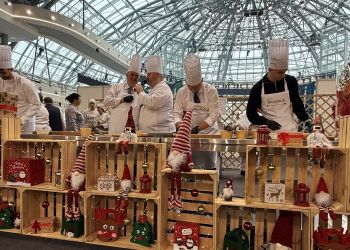 [ZDJĘCIA] Trwa XIX EKOGALA w Jasionce. Sportowcy i samorządowcy pieką pierniki