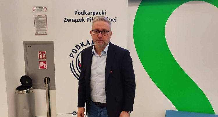 Jerzy Brzęczek gościł na Podkarpaciu. 900 trenerów na największej konferencji szkoleniowej w regionie 1 - Polskie Radio Rzeszów Jerzy Brzęczek gościł na Podkarpaciu. 900 trenerów na największej konferencji szkoleniowej w regionie