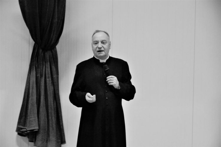 Zmarł ks. prałat dr Julian Tarnawski – wieloletni proboszcz parafii w Humniskach 1 - Polskie Radio Rzeszów Zmarł ks. prałat dr Julian Tarnawski – wieloletni proboszcz parafii w Humniskach