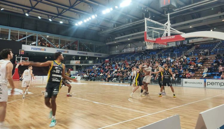 Łatwe zwycięstwo koszykarzy Opteam Energia Polska Resovii 1 - Polskie Radio Rzeszów Łatwe zwycięstwo koszykarzy Opteam Energia Polska Resovii