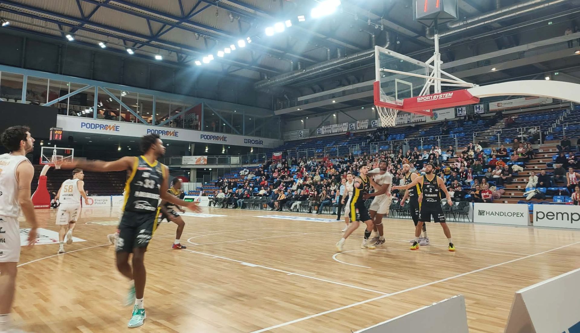 Łatwe zwycięstwo koszykarzy Opteam Energia Polska Resovii 8 - Polskie Radio Rzeszów Łatwe zwycięstwo koszykarzy Opteam Energia Polska Resovii