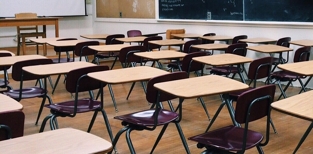 Pobicie ucznia w szkolnej toalecie. Sprawą zajmują się sąd, policja i kuratorium 8 - Polskie Radio Rzeszów Pobicie ucznia w szkolnej toalecie. Sprawą zajmują się sąd, policja i kuratorium