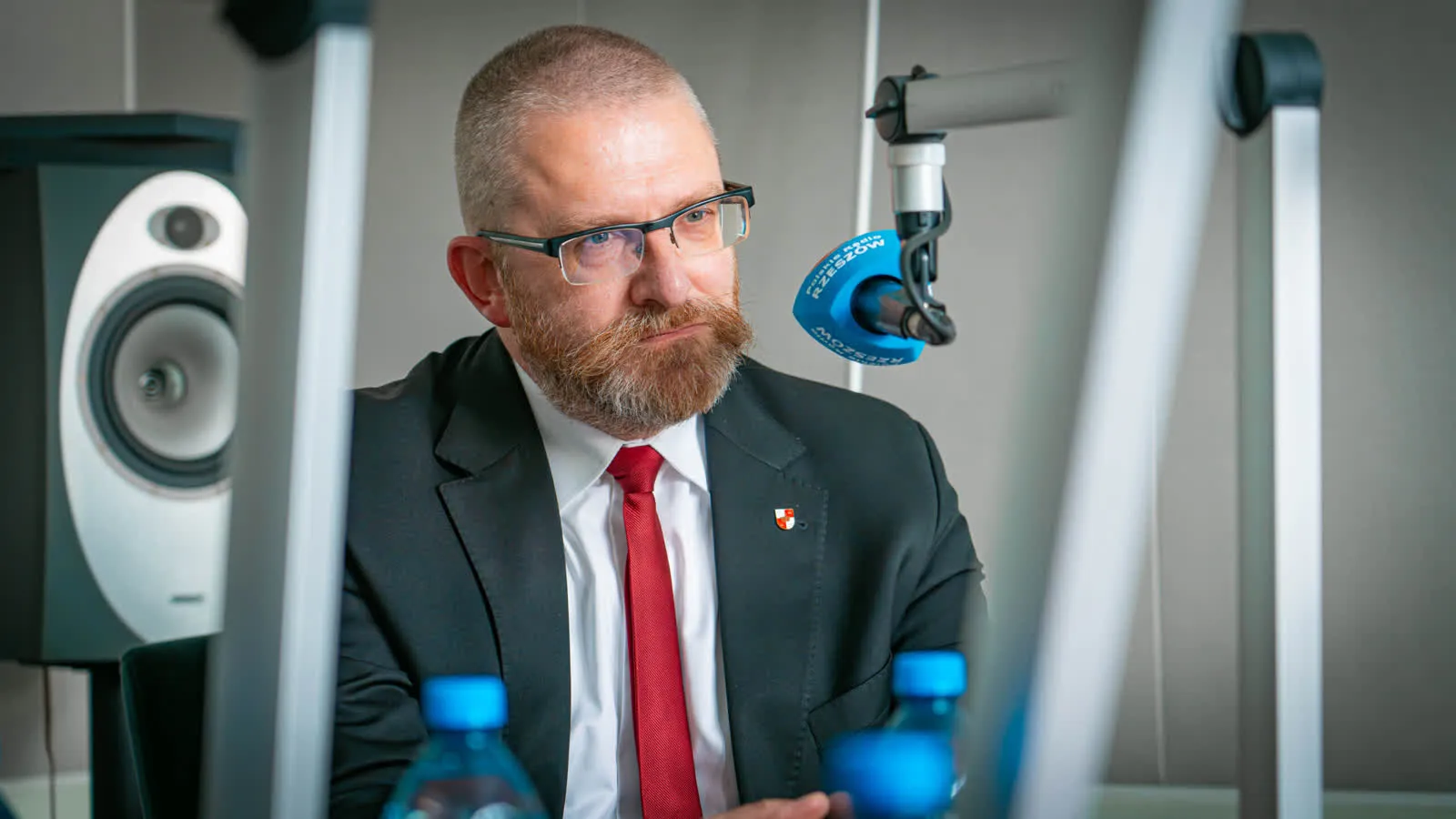 Partia Razem apeluje do władz uczelni w Jaśle o odwołanie spotkania z Grzegorzem Braunem