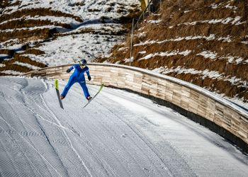 Polacy poza podium w Innsbrucku. Tomasiak ósmy w konkursie Turnieju Czterech Skoczni 4 - Polskie Radio Rzeszów Puchar Świata w Klingenthal: Domen Prevc najlepszy, Kacper Tomasiak na 18. miejscu