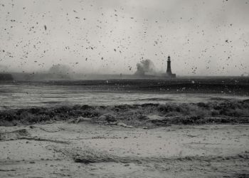 Sztorm zakłóca powroty ze&nbsp;świąt. Odwołano promy do&nbsp;Polski