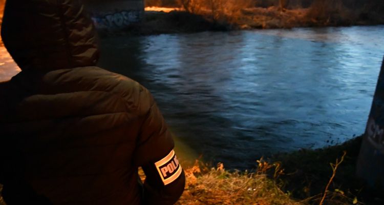 Policja potwierdza odnalezienie w Wisłoce ciała poszukiwanej mieszkanki Jasła 1 - Polskie Radio Rzeszów Policja potwierdza odnalezienie w Wisłoce ciała poszukiwanej mieszkanki Jasła