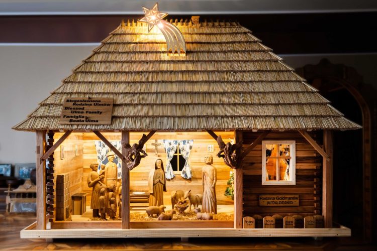 Szopka z Markowej w Pałacu Prezydenckim. Nawiązuje do historii Rodziny Ulmów 1 - Polskie Radio Rzeszów Szopka z Markowej w Pałacu Prezydenckim. Nawiązuje do historii Rodziny Ulmów