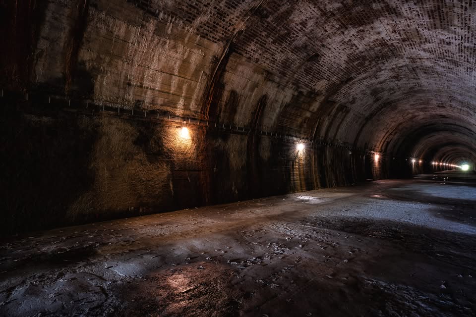 [WIDEO] Badanie tunelu schronowego w Strzyżowie z użyciem podwodnego drona
