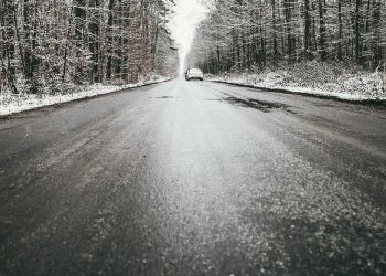 Marznący deszcz na południu regionu. Meteorolodzy wydali ostrzeżenie