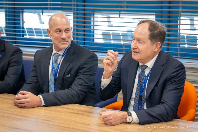 Mark Brzeziński o potencjale Podkarpacia w transporcie śmigłowcowym - Polskie Radio Rzeszów