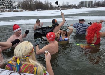 [ZDJĘCIA, WIDEO] Noworoczne morsowanie w&nbsp;Rzeszowie. Klub Sopelek tradycyjnie rozpoczął rok 2026