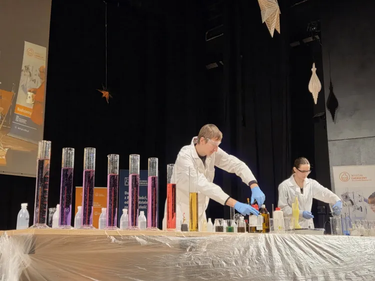 Blisko tysiąc uczniów wzięło udział w&nbsp;32. Seminarium „Wybrane Problemy Chemii” na&nbsp;Politechnice Rzeszowskiej